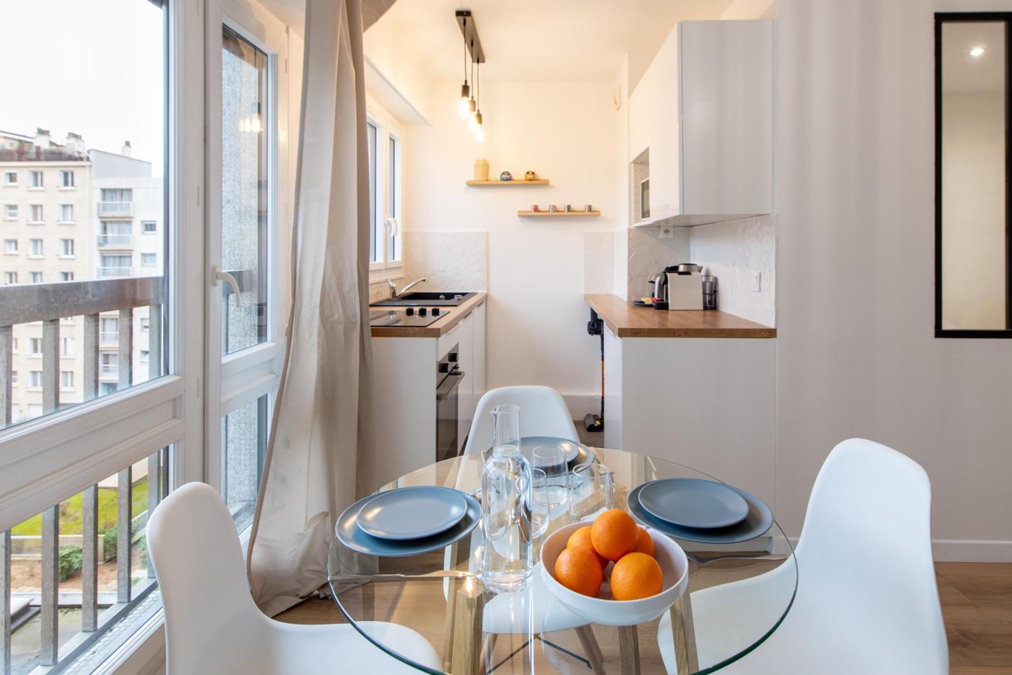 Amazing - Location Near The Metro, Modern Amenities And Style Appartement Parijs