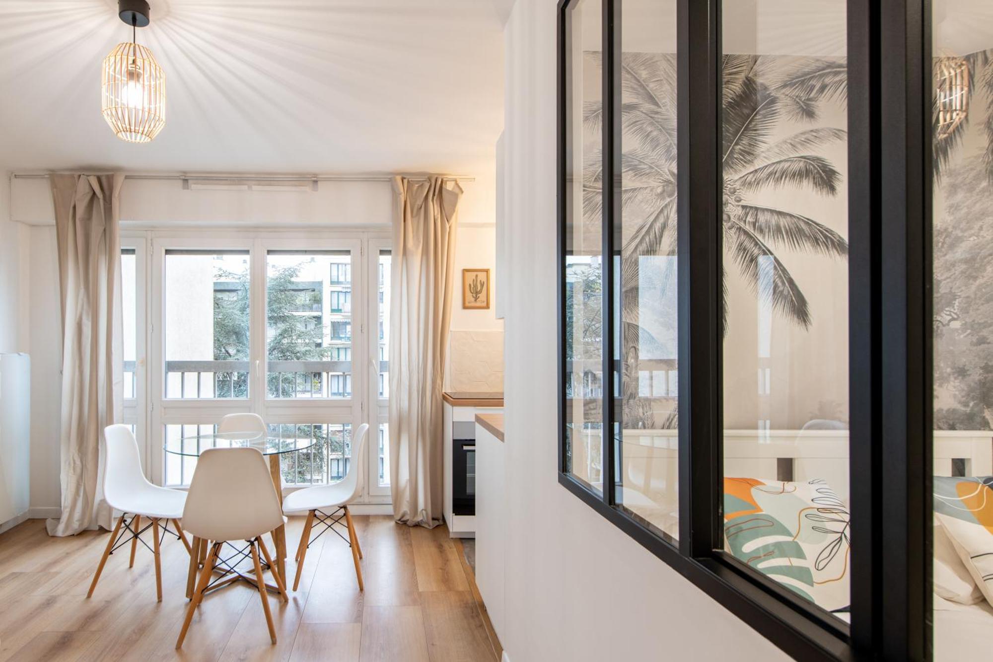 Appartement Amazing - Location Near The Metro, Modern Amenities And Style Parijs