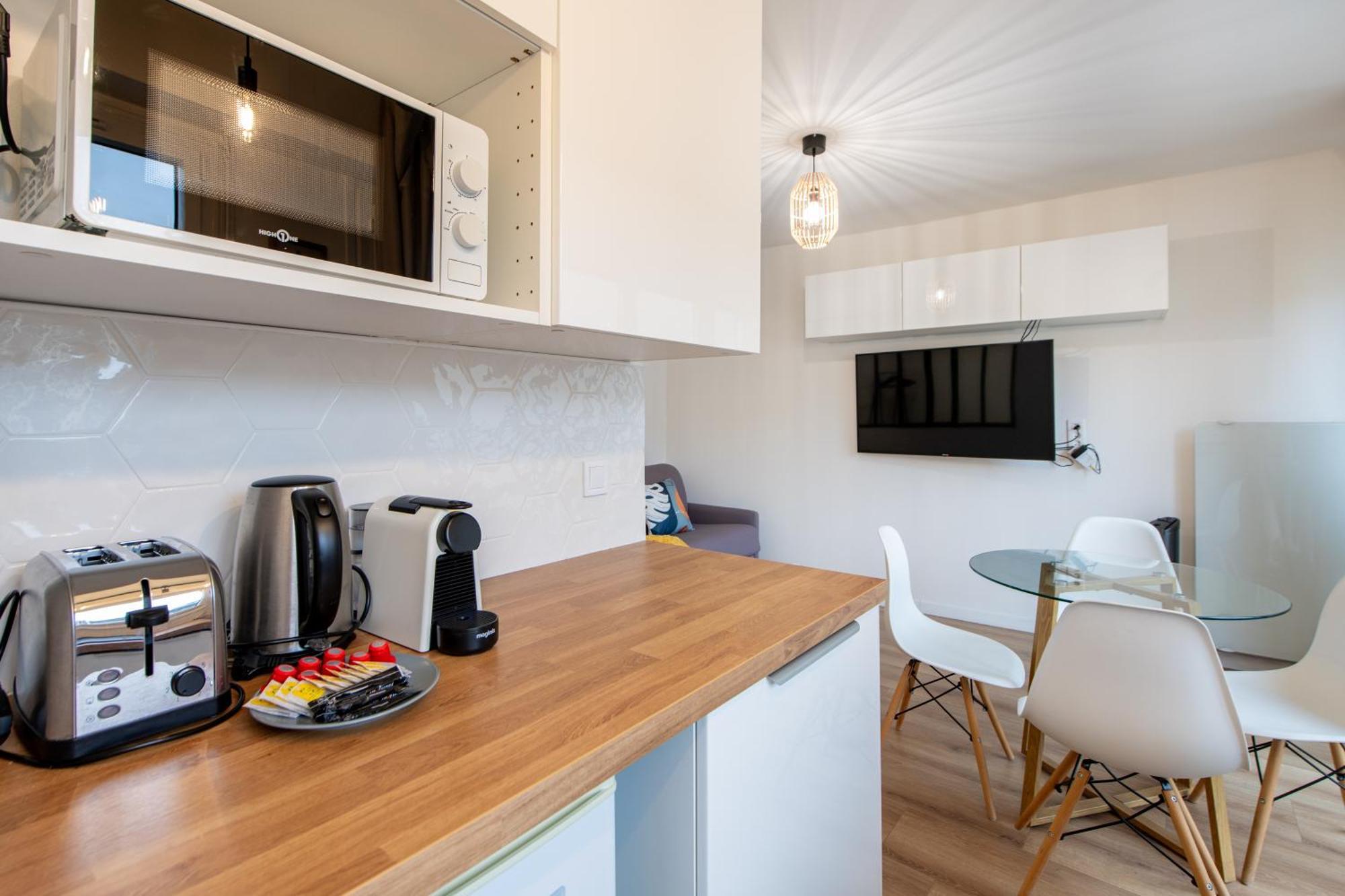 Amazing - Location Near The Metro, Modern Amenities And Style Parijs