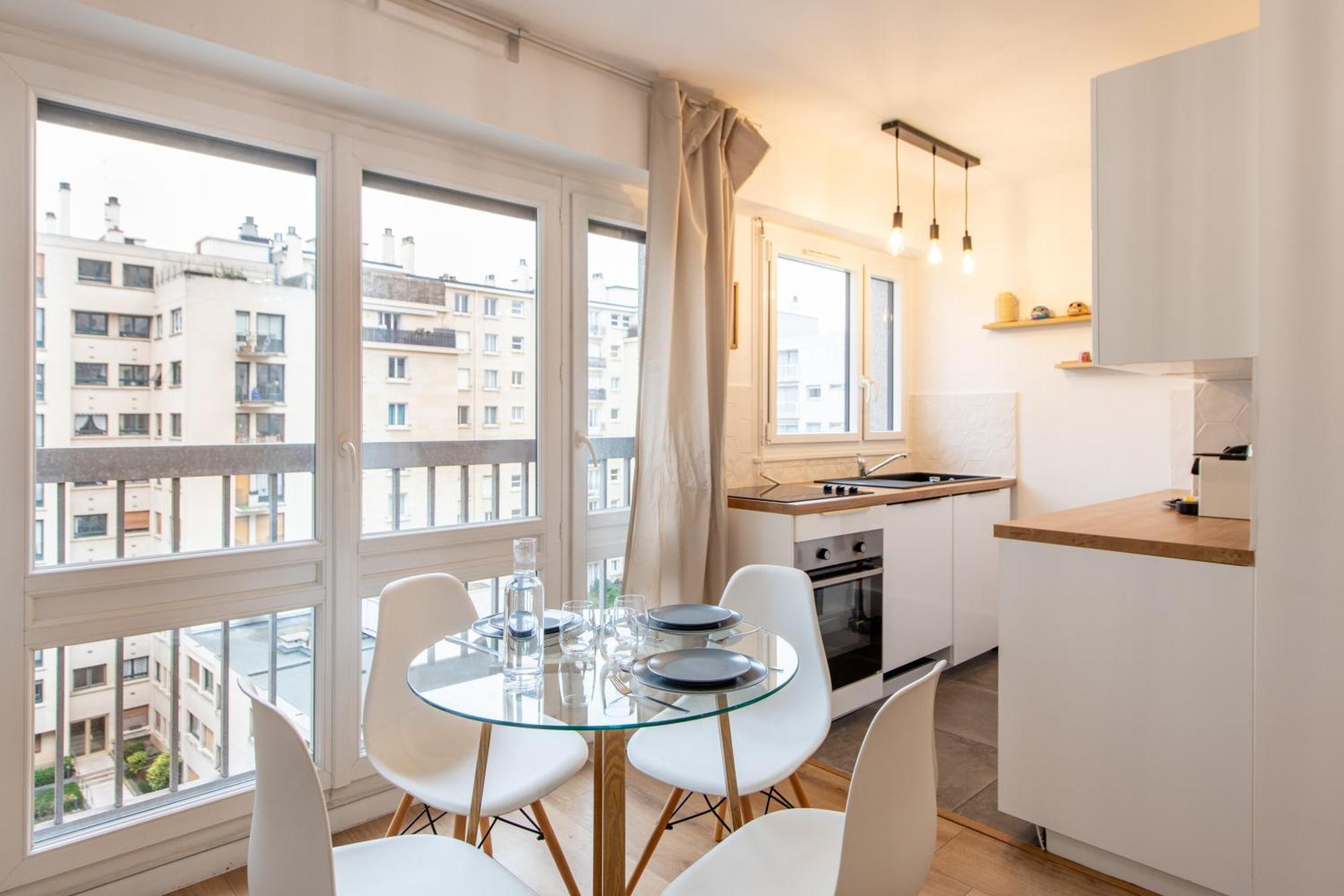 Amazing - Location Near The Metro, Modern Amenities And Style * Parijs