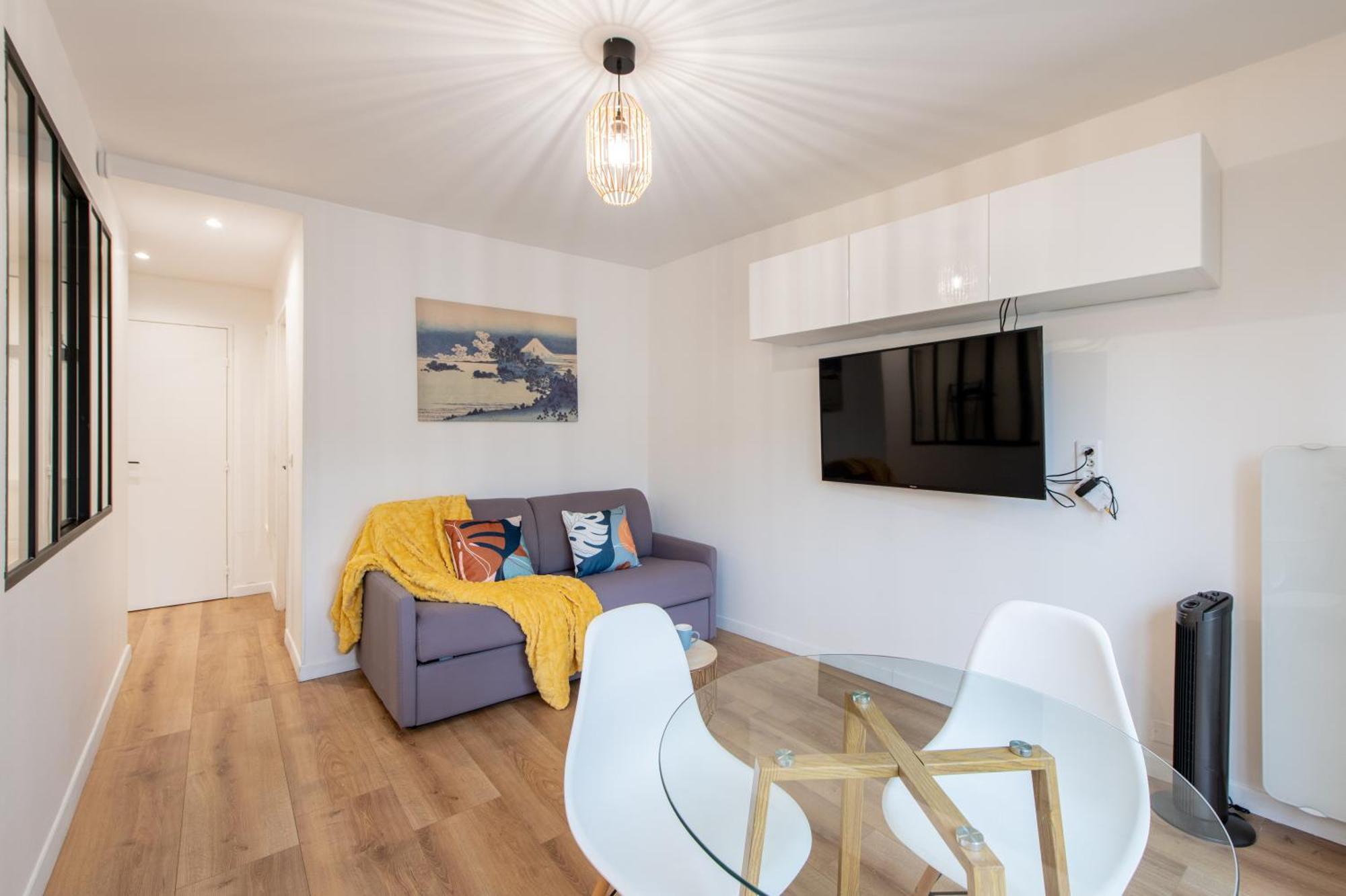 Amazing - Location Near The Metro, Modern Amenities And Style * Parijs