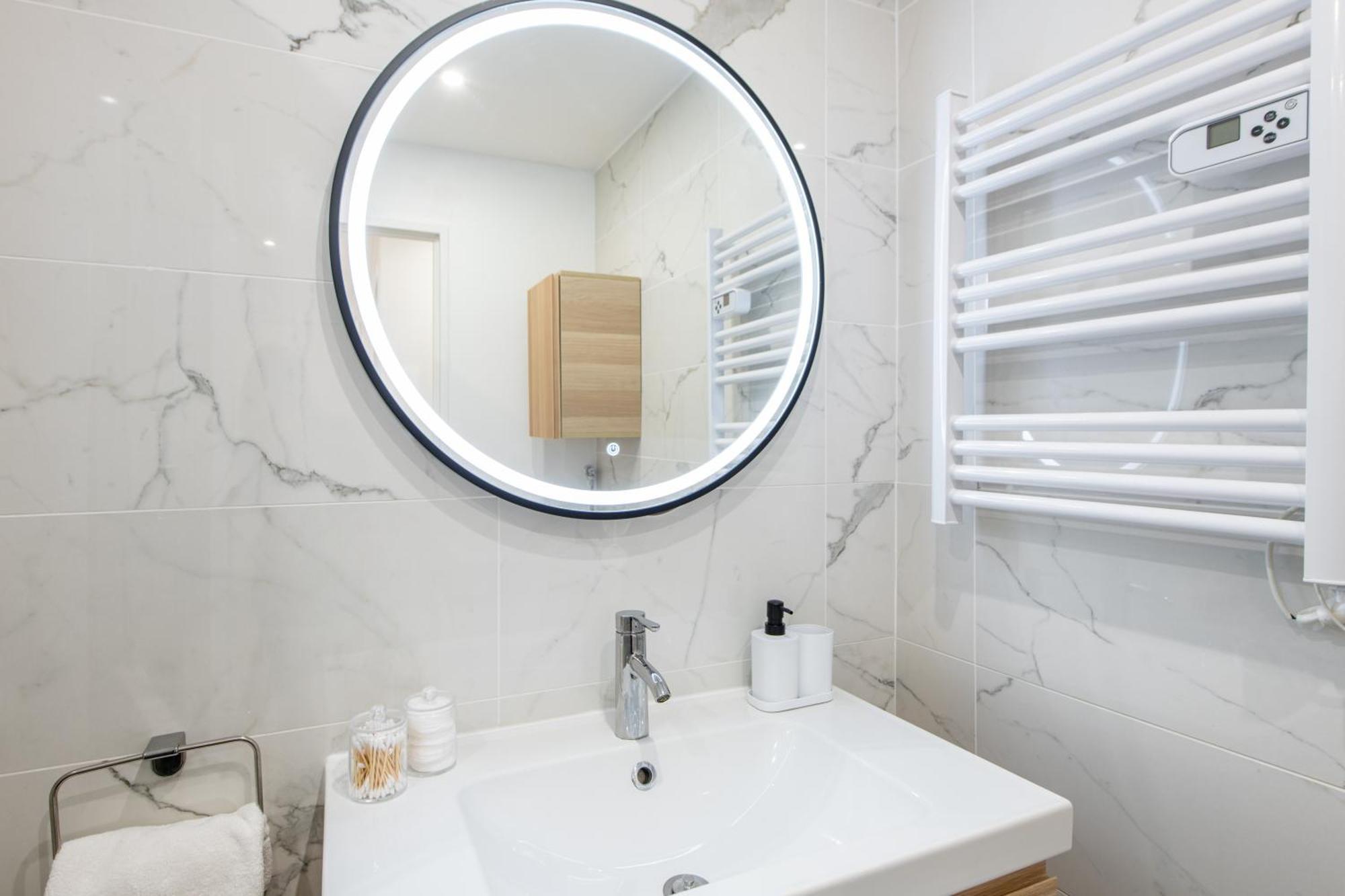 Amazing - Location Near The Metro, Modern Amenities And Style * Parijs